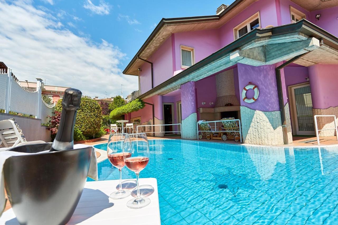 Hotel Villa Lilla Desenzano del Garda Luaran gambar