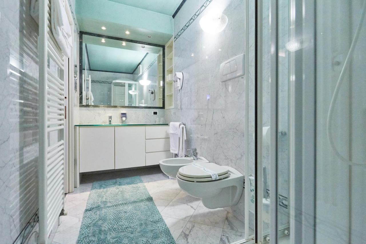 Hotel Villa Lilla Desenzano del Garda Luaran gambar