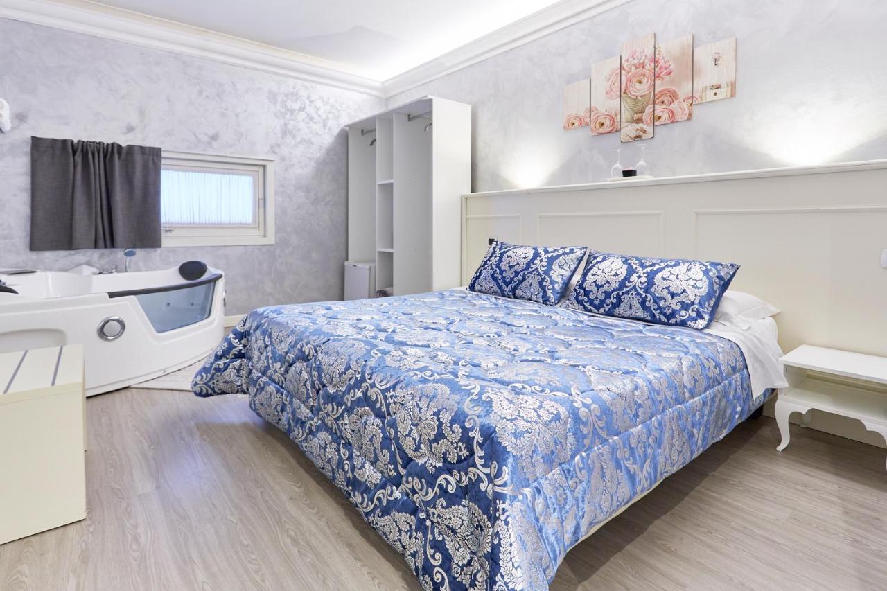 Hotel Villa Lilla Desenzano del Garda Luaran gambar