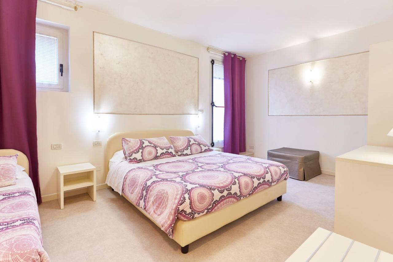 Hotel Villa Lilla Desenzano del Garda Luaran gambar