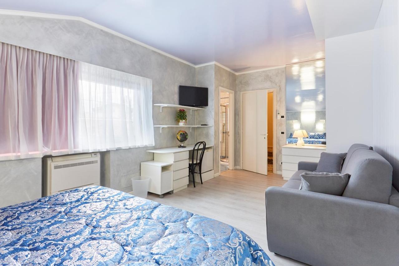 Hotel Villa Lilla Desenzano del Garda Luaran gambar