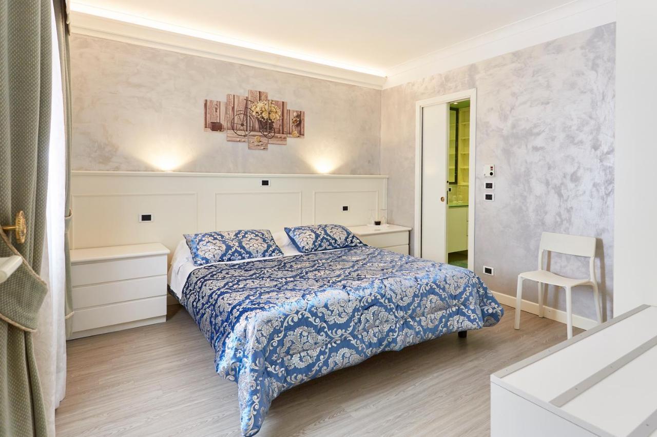 Hotel Villa Lilla Desenzano del Garda Luaran gambar