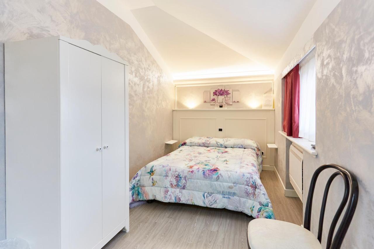 Hotel Villa Lilla Desenzano del Garda Luaran gambar