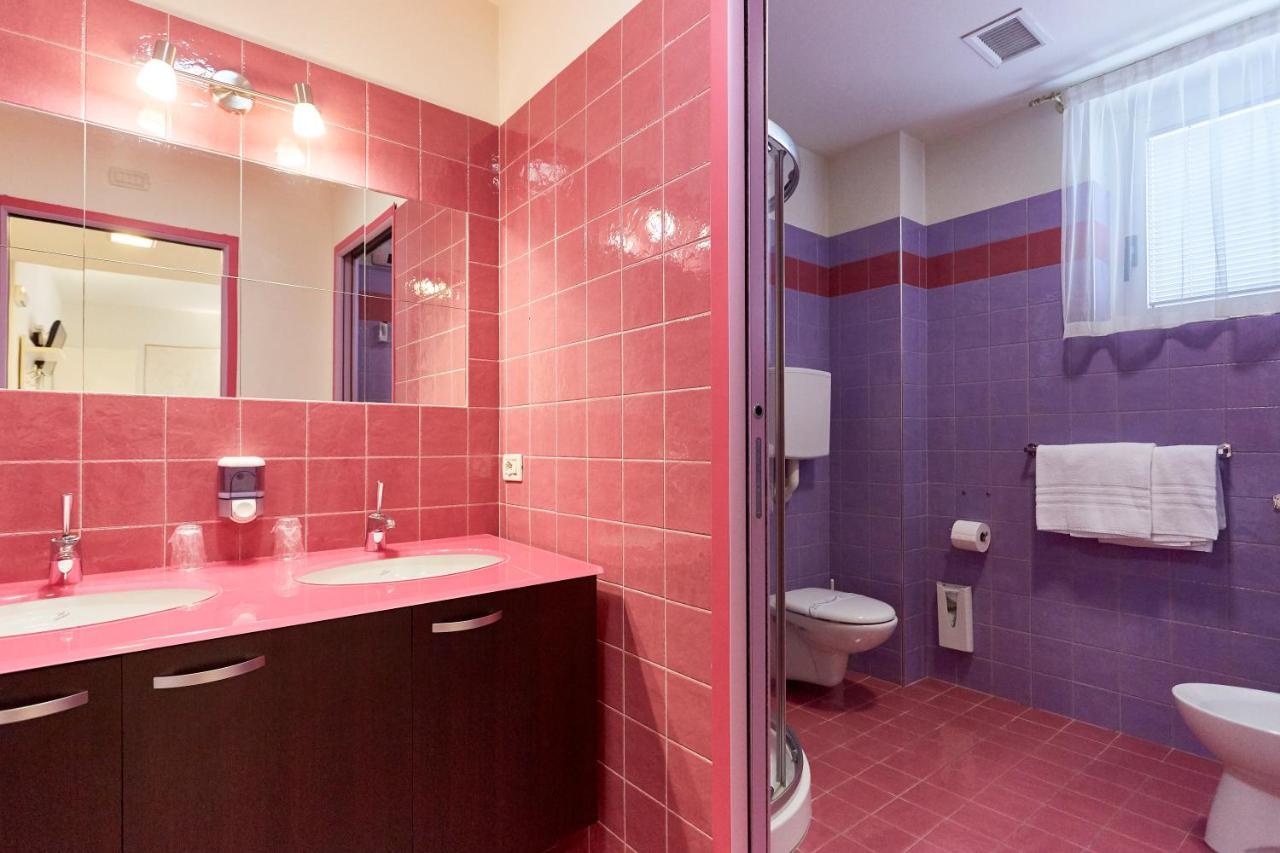 Hotel Villa Lilla Desenzano del Garda Luaran gambar