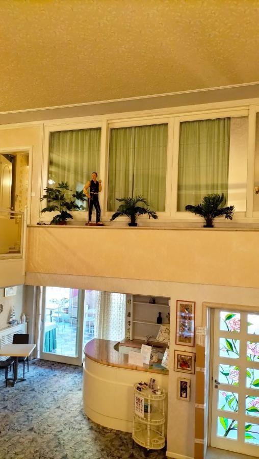Hotel Villa Lilla Desenzano del Garda Luaran gambar