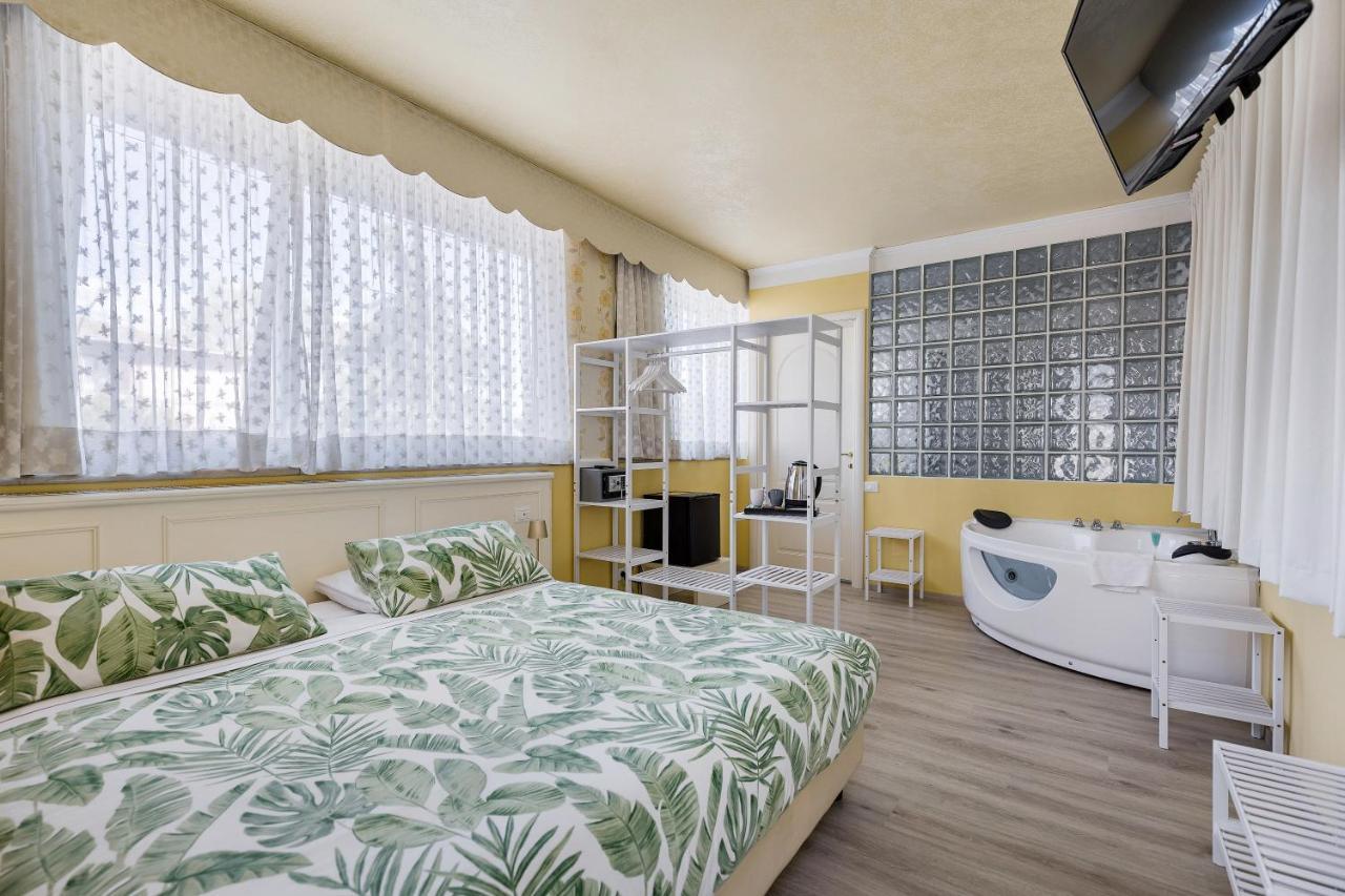 Hotel Villa Lilla Desenzano del Garda Luaran gambar