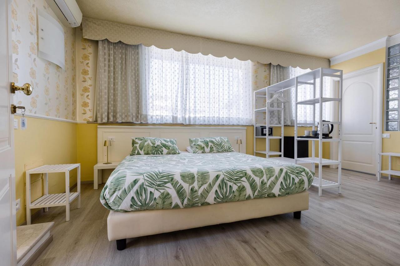 Hotel Villa Lilla Desenzano del Garda Luaran gambar