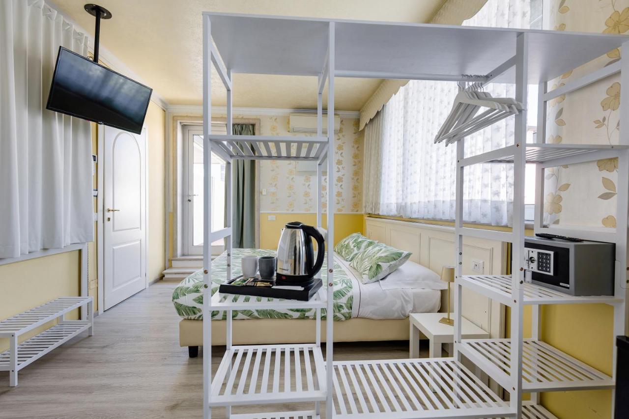 Hotel Villa Lilla Desenzano del Garda Luaran gambar