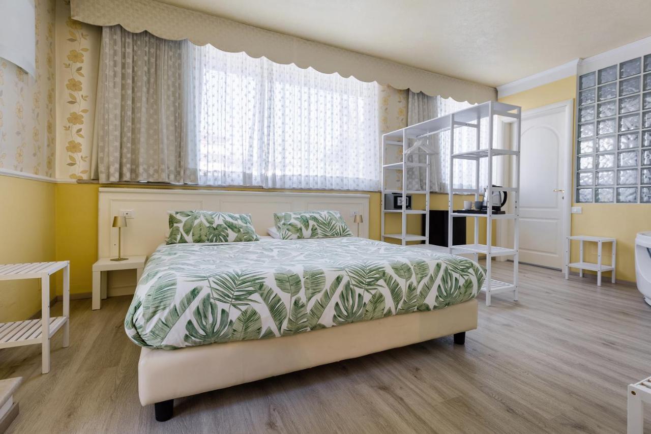 Hotel Villa Lilla Desenzano del Garda Luaran gambar