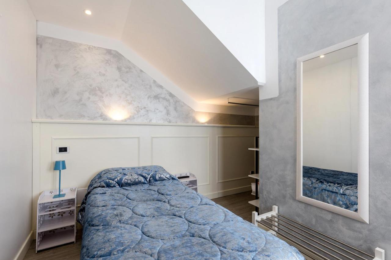 Hotel Villa Lilla Desenzano del Garda Luaran gambar