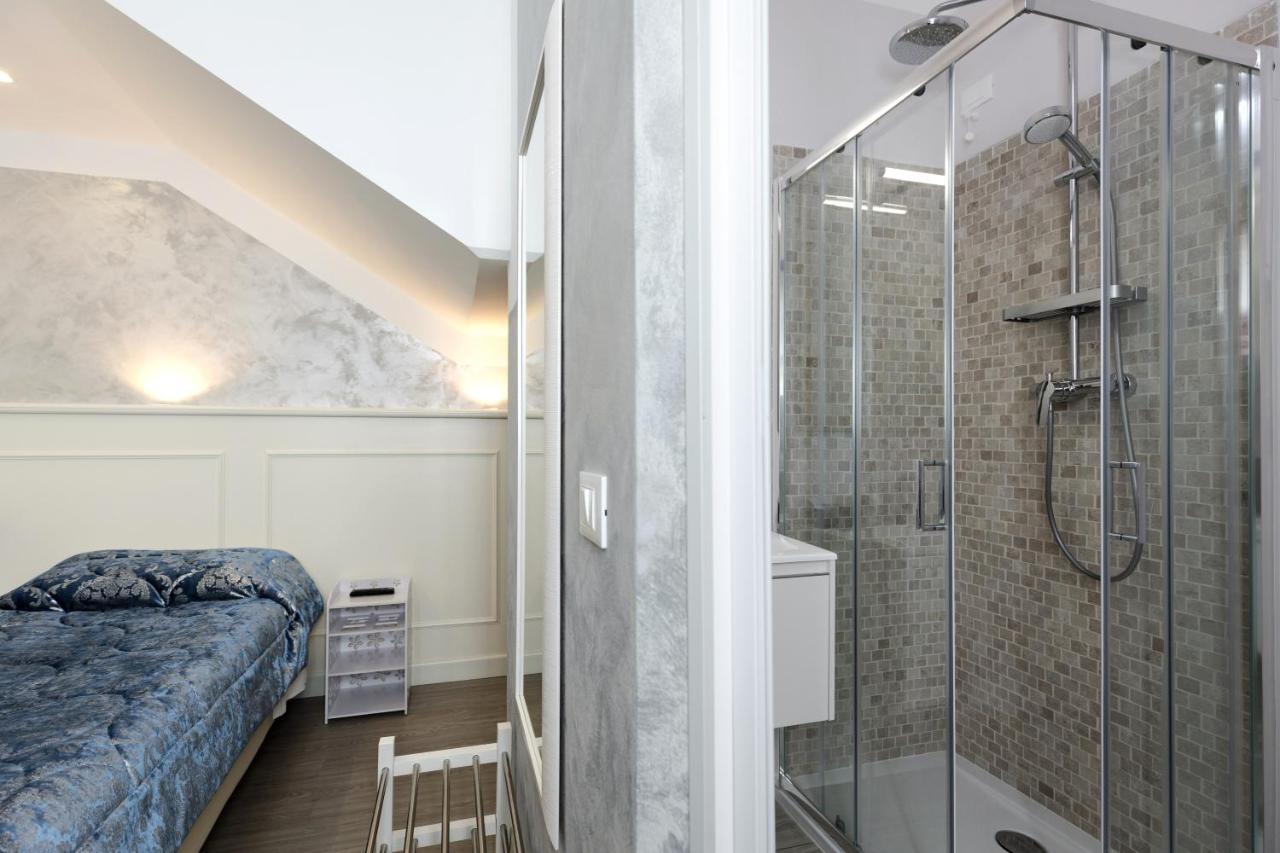 Hotel Villa Lilla Desenzano del Garda Luaran gambar