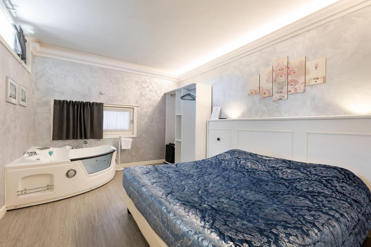 Hotel Villa Lilla Desenzano del Garda Luaran gambar