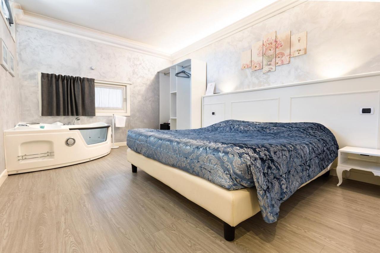 Hotel Villa Lilla Desenzano del Garda Luaran gambar