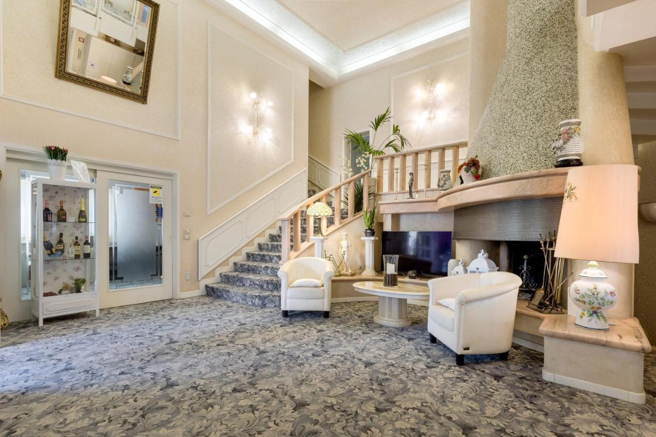 Hotel Villa Lilla Desenzano del Garda Luaran gambar