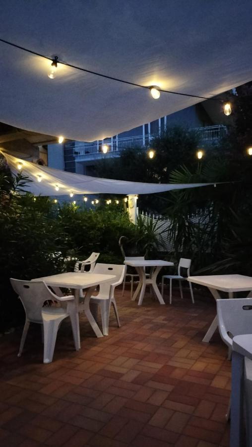 Hotel Villa Lilla Desenzano del Garda Luaran gambar