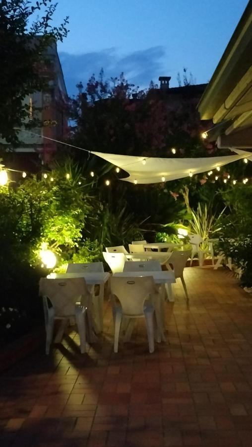 Hotel Villa Lilla Desenzano del Garda Luaran gambar