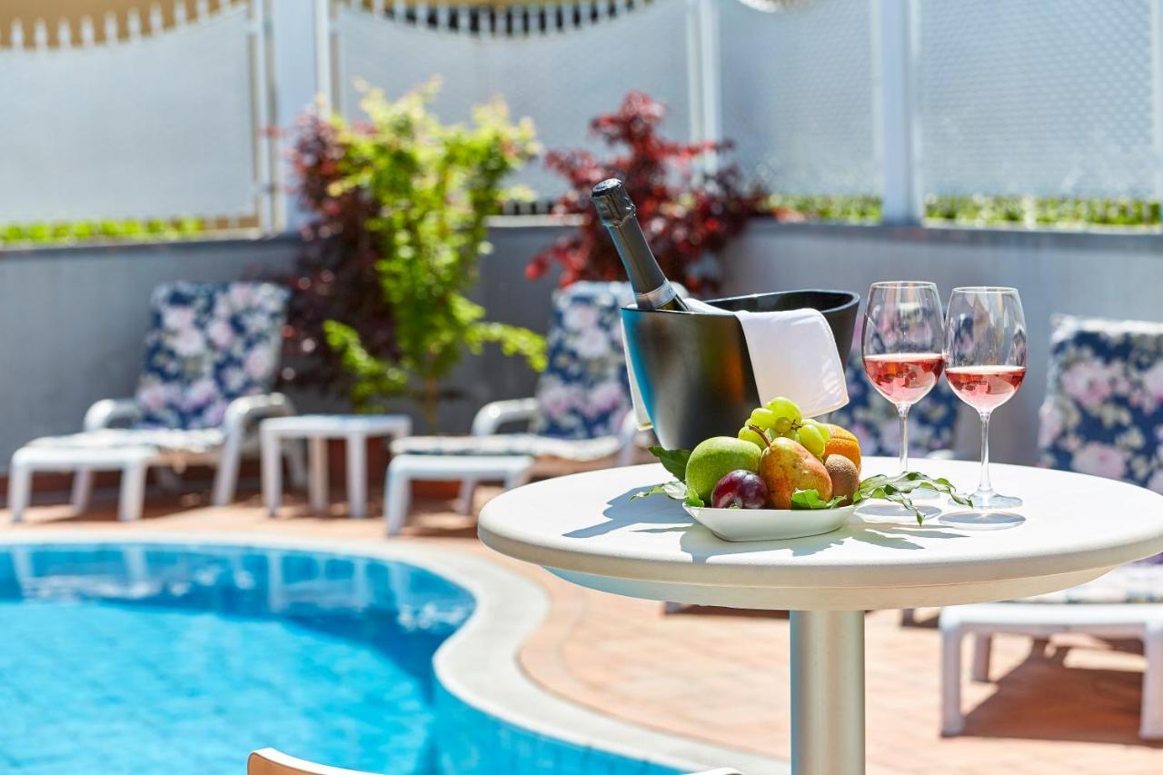 Hotel Villa Lilla Desenzano del Garda Luaran gambar