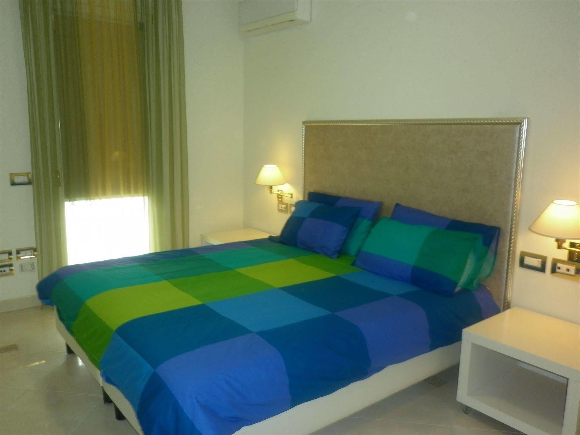 Hotel Villa Lilla Desenzano del Garda Luaran gambar
